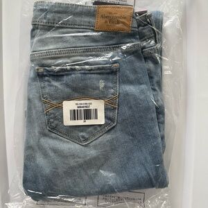 Abercrombie & Fitch Woman’s Mid Rise Skinny Boot Distressed Jeans Size 2R New